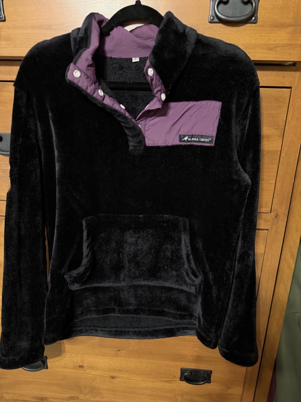 Alaska Chicks Black & Purple Pullover Fleece Hoodie